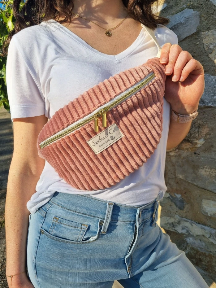 Petite banane rose pâle