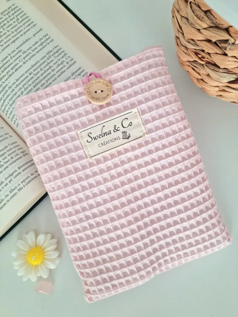 Pochette à livre poche nid d'abeille rose